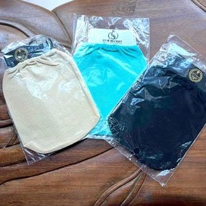 Exfoliate gloves & black soap